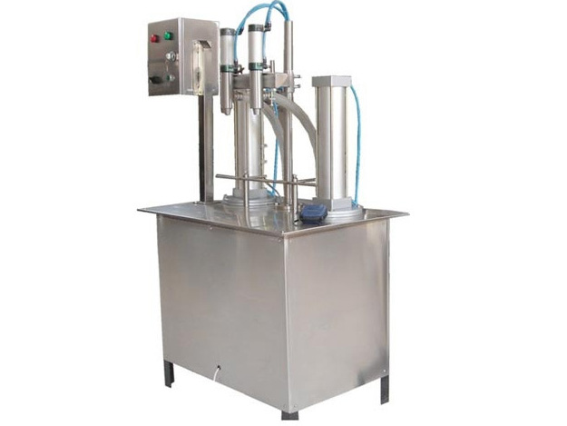 automatic liquid filling machine